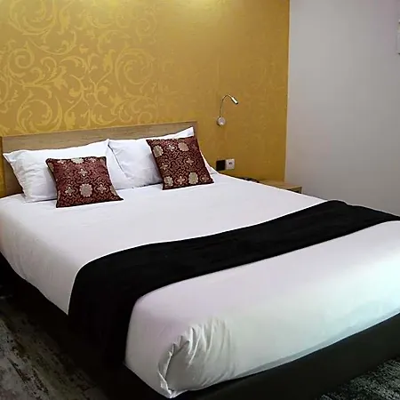 L'hotel Du 3* קסטלז'לו