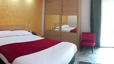 L'hotel Du מלון