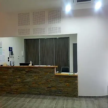 L'hotel Du 3* קסטלז'לו