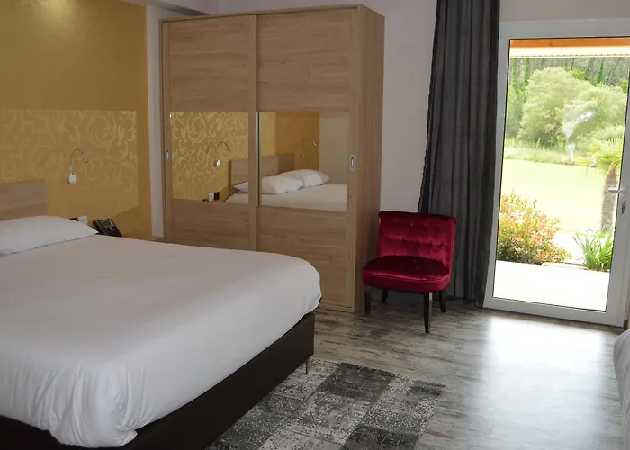 L'hotel Du Кастельжалу