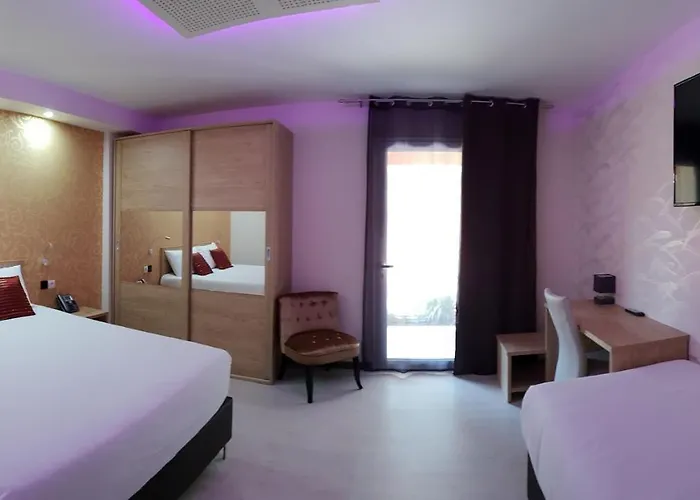 Отель L'hotel Du 3*